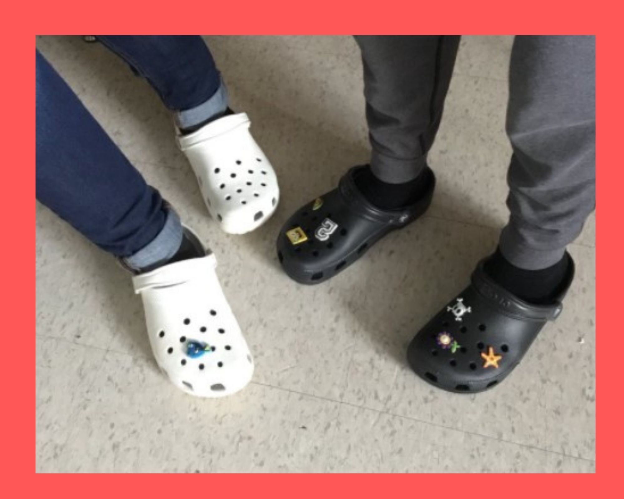  How to wear socks with crocs?